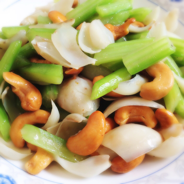 丁一_ya9o做的西芹百合炒腰果