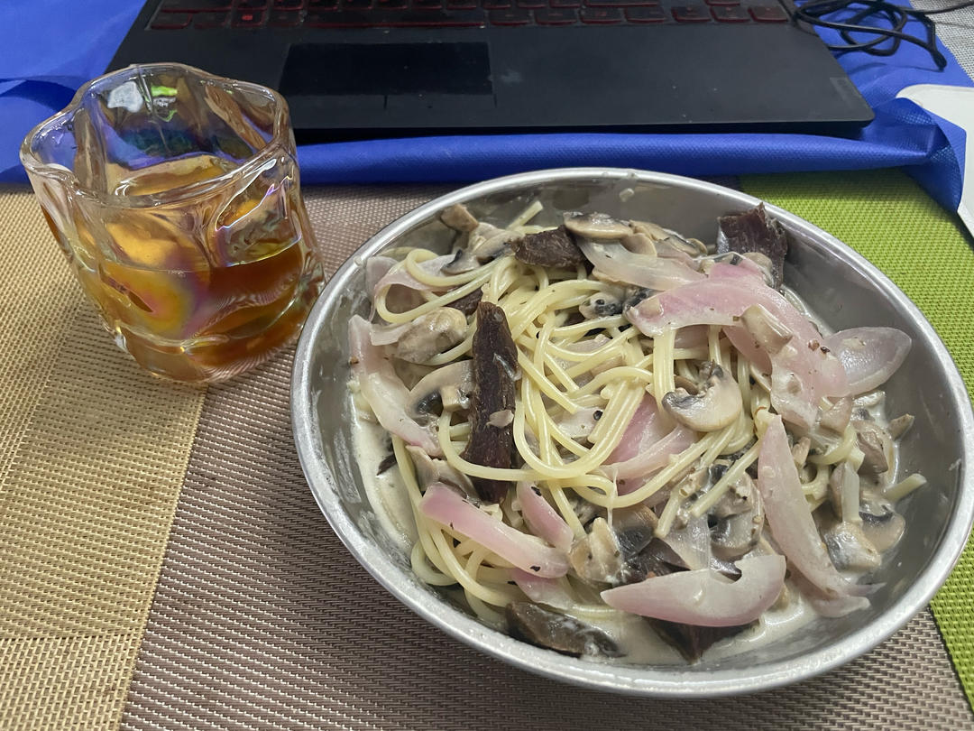 奶油蘑菇培根意大利面