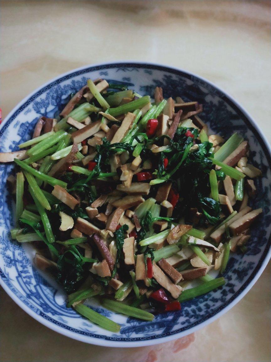 芹菜炒香干