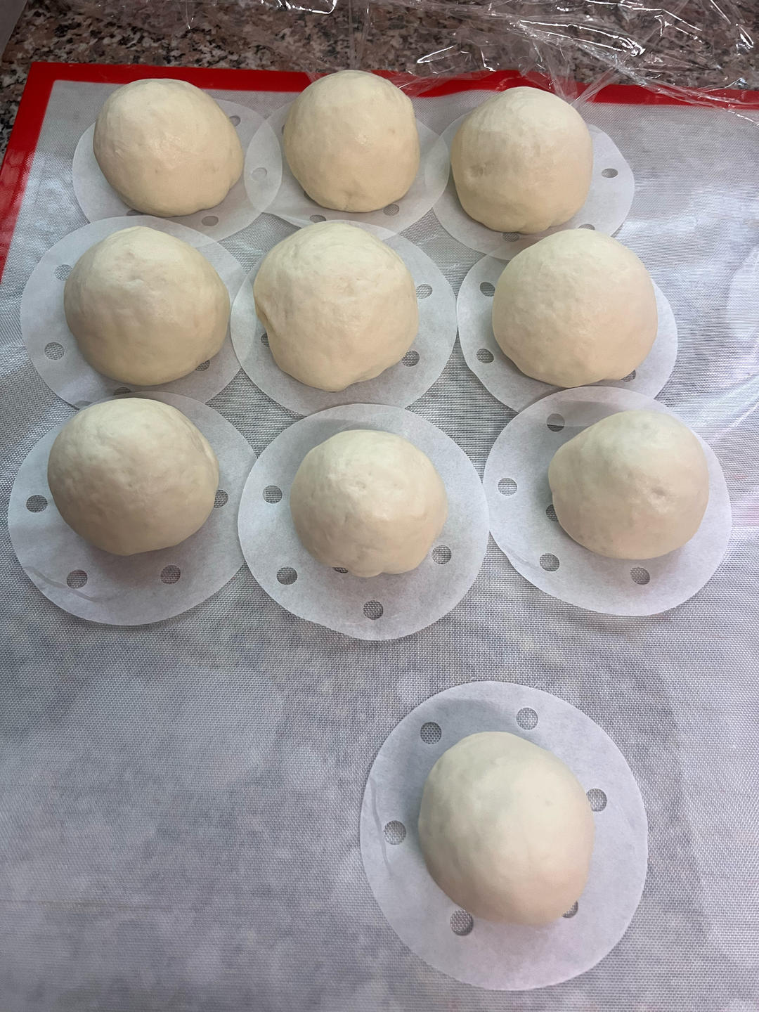 暄软可口的豆沙包