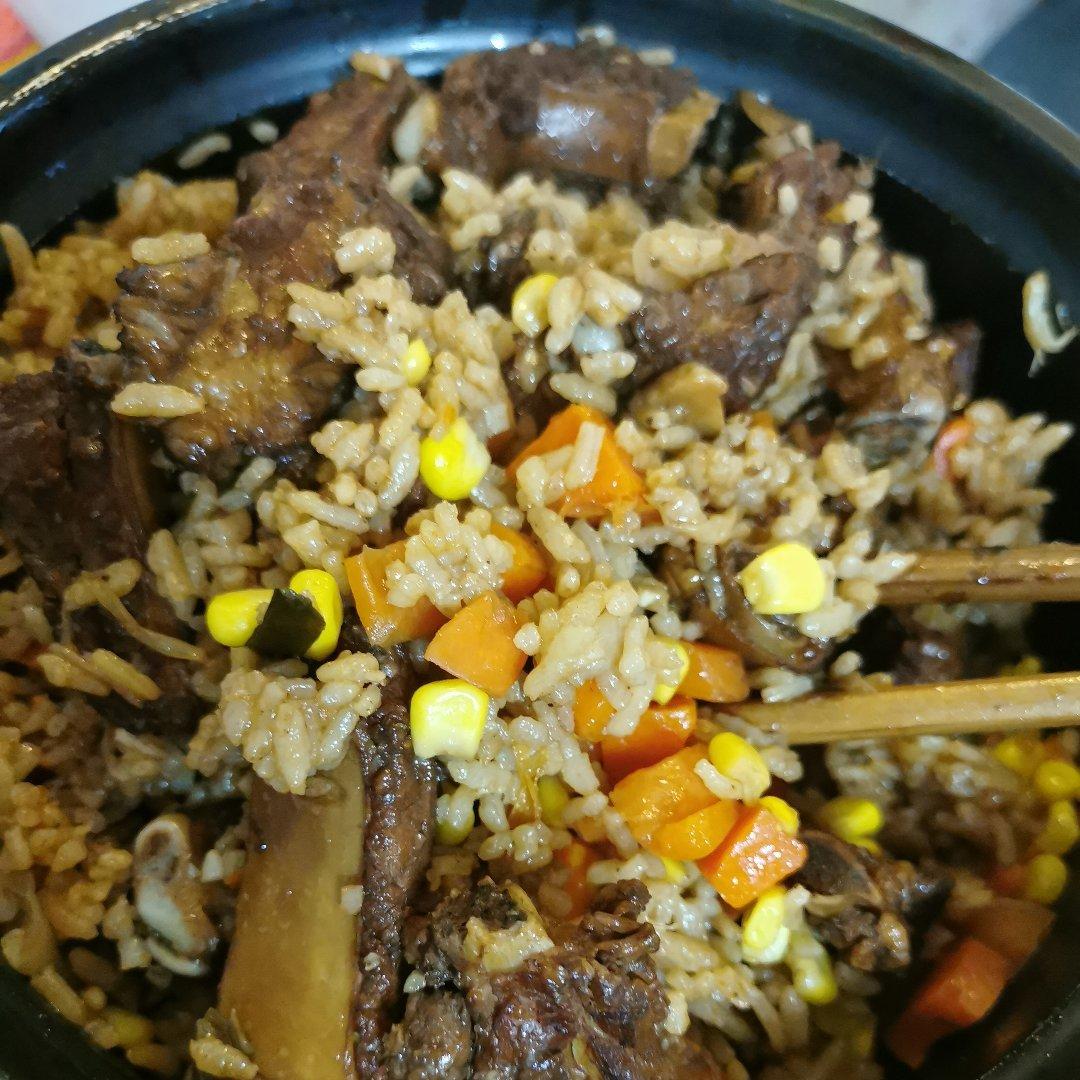 【排骨焖饭】