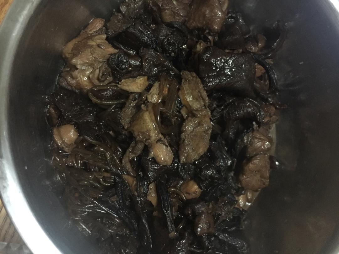东北名菜小鸡炖蘑菇