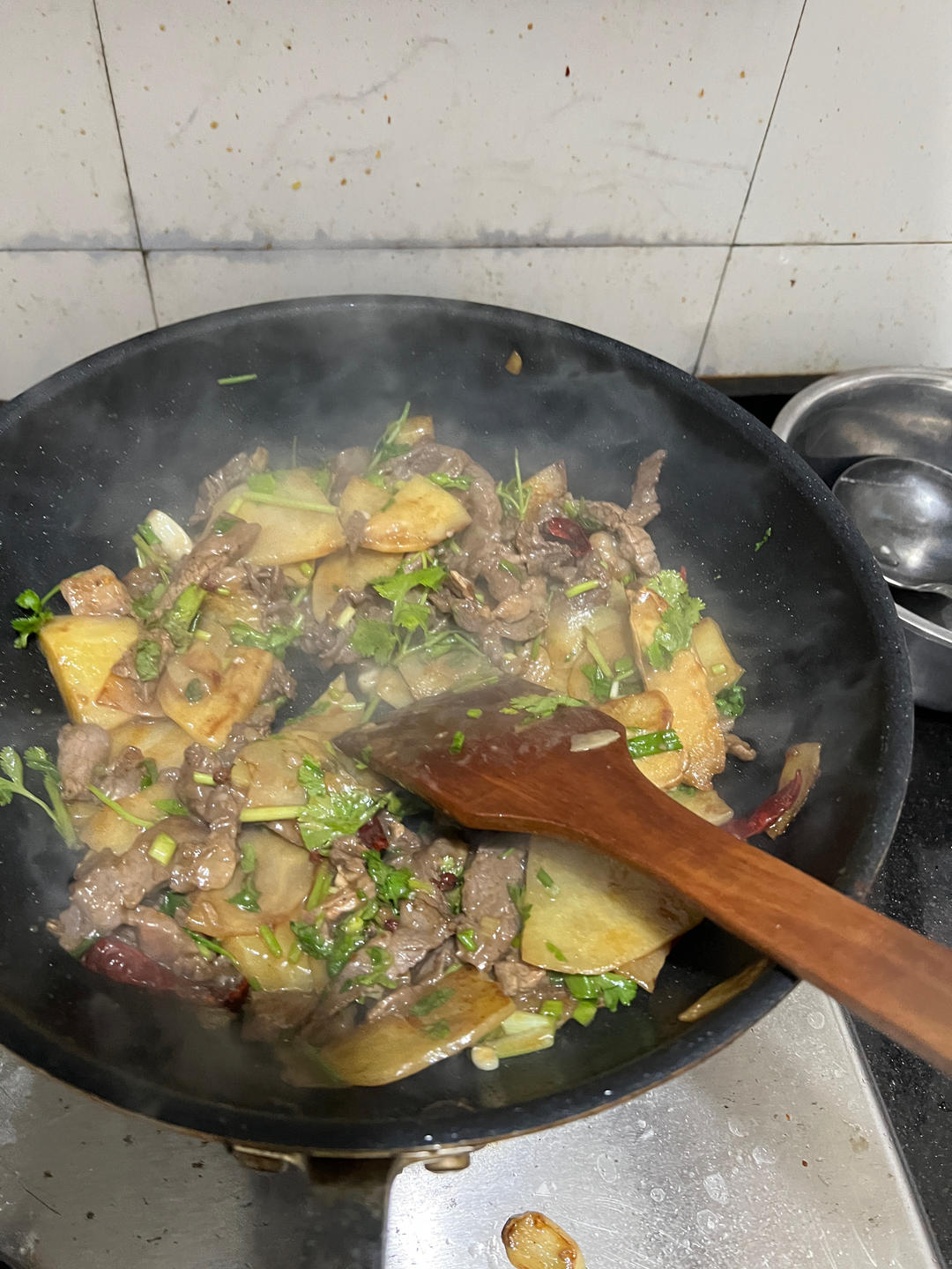 比饭店还好吃的黑椒牛肉土豆片（聚餐首选）