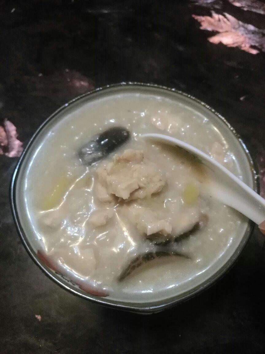 堪比肯德基的香菇鸡肉粥（暖暖的有幸福的味道）