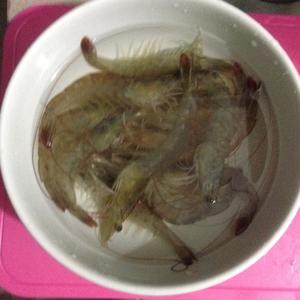 煎焗紫苏虾的做法 步骤2