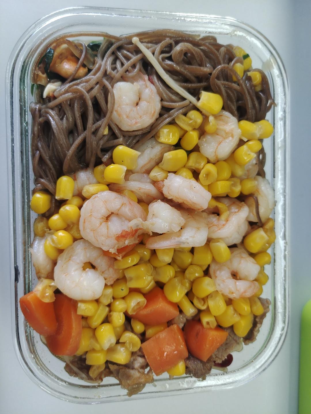 青豆，胡萝卜，玉米炒虾仁。