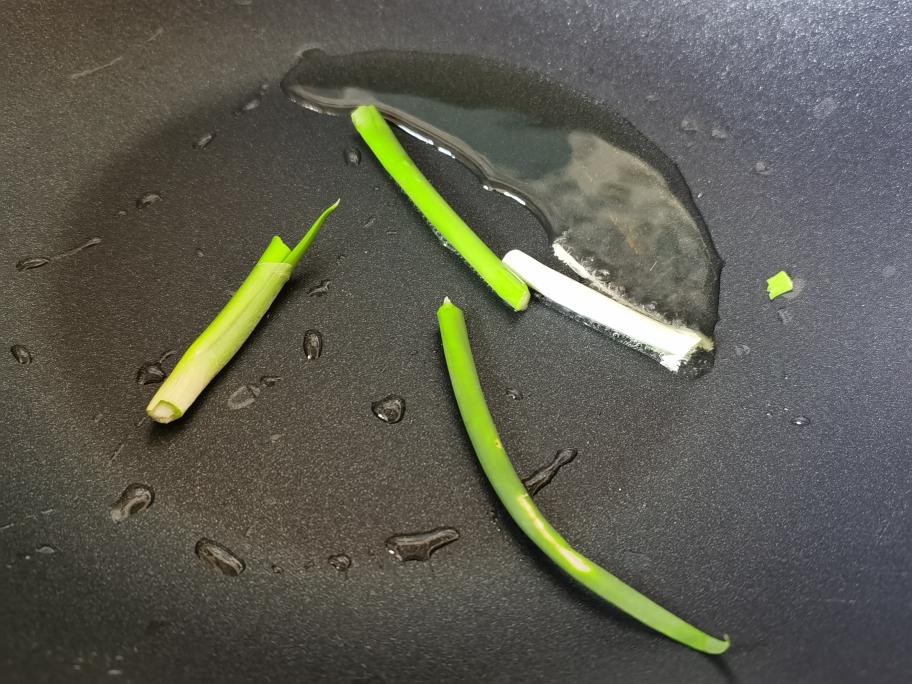 南瓜炒扇贝柱｜冬日里的鲜的做法 步骤3