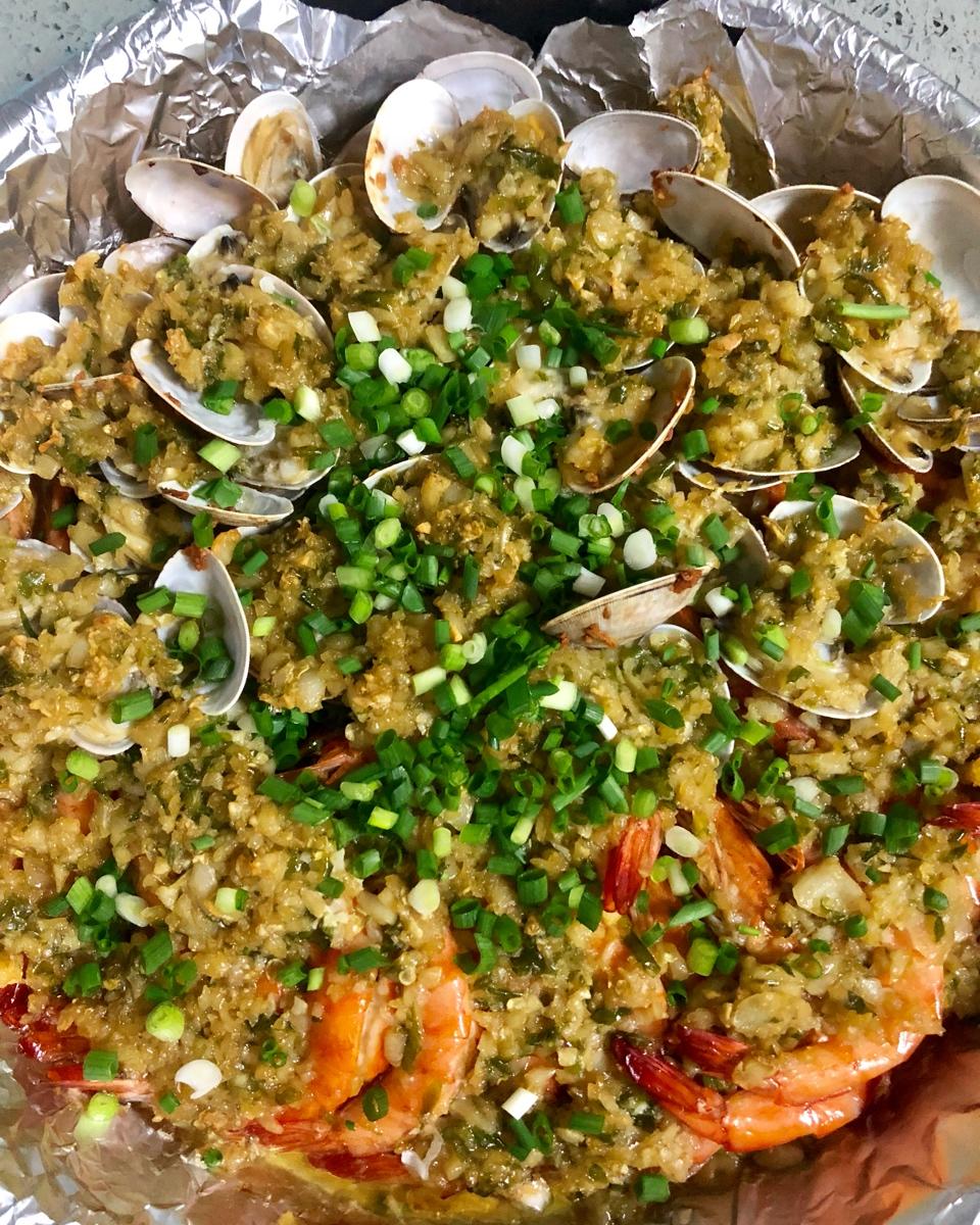 蒜蓉金针菇烤花蛤虾