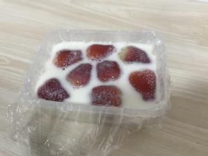 QQ甜甜 少女力爆棚 草莓椰奶冻的做法 步骤3