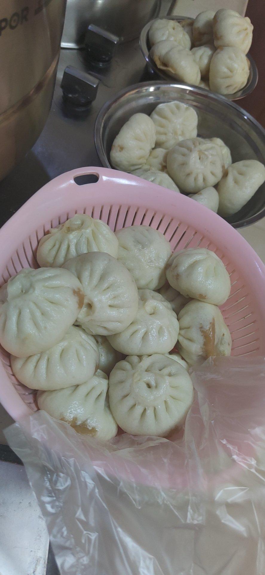 鲜嫩松软肉包子