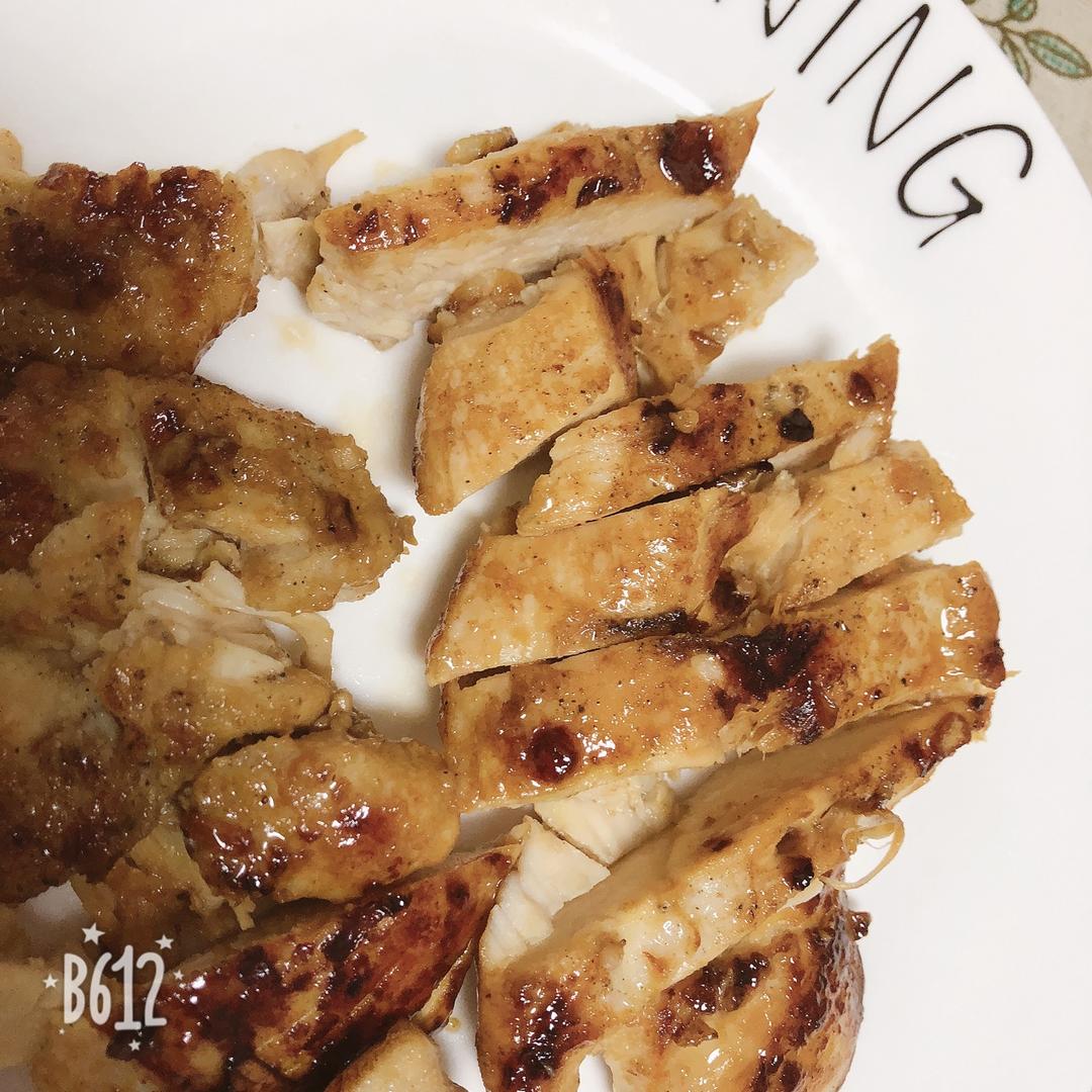 酷炫屌炸天好吃的煎鸡胸肉（香蒜蜂蜜煎鸡胸肉）