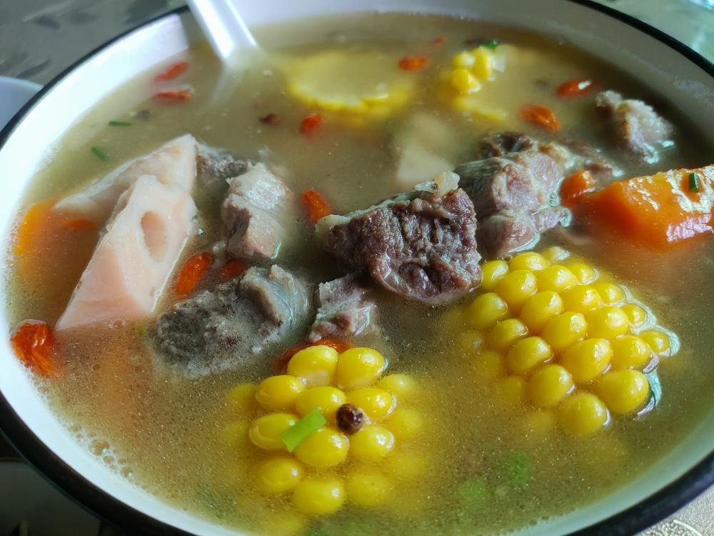 莲藕排骨汤的做法