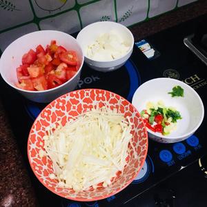 阿态牌番茄金针菇汤的做法 步骤1