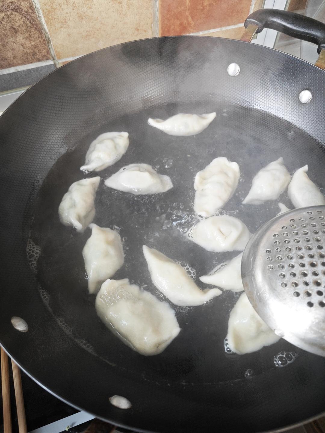 手工揉面三分钟，又韧又薄又好包的饺子皮