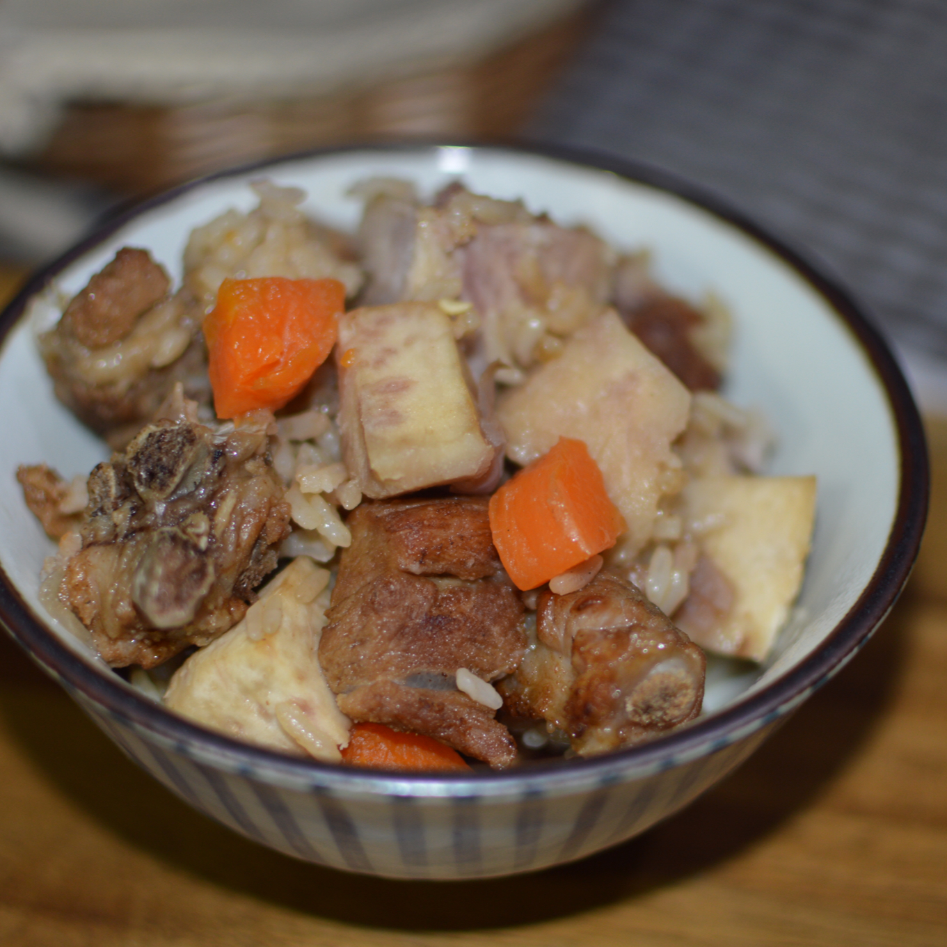 芋头排骨焖饭—有饭有肉有菜一人食