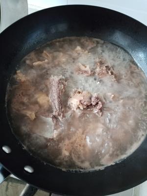 香醉了～牛排肉烧小土豆(干锅)的做法 步骤2