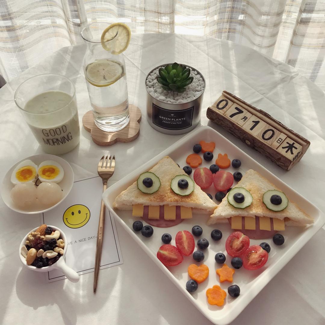 会吐舌头的大牙怪三明治