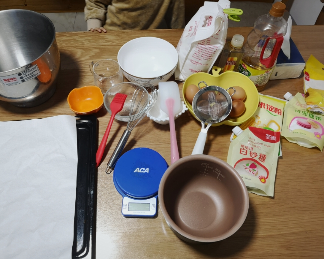 电饭煲蛋糕，云朵舒芙蕾，焦糖布丁的做法 步骤1