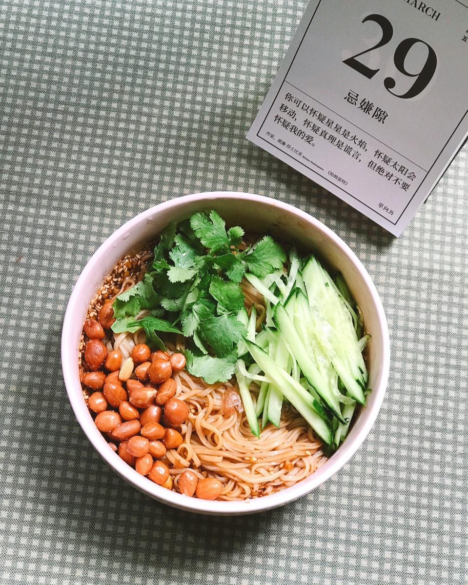 超简单的酸辣凉拌面