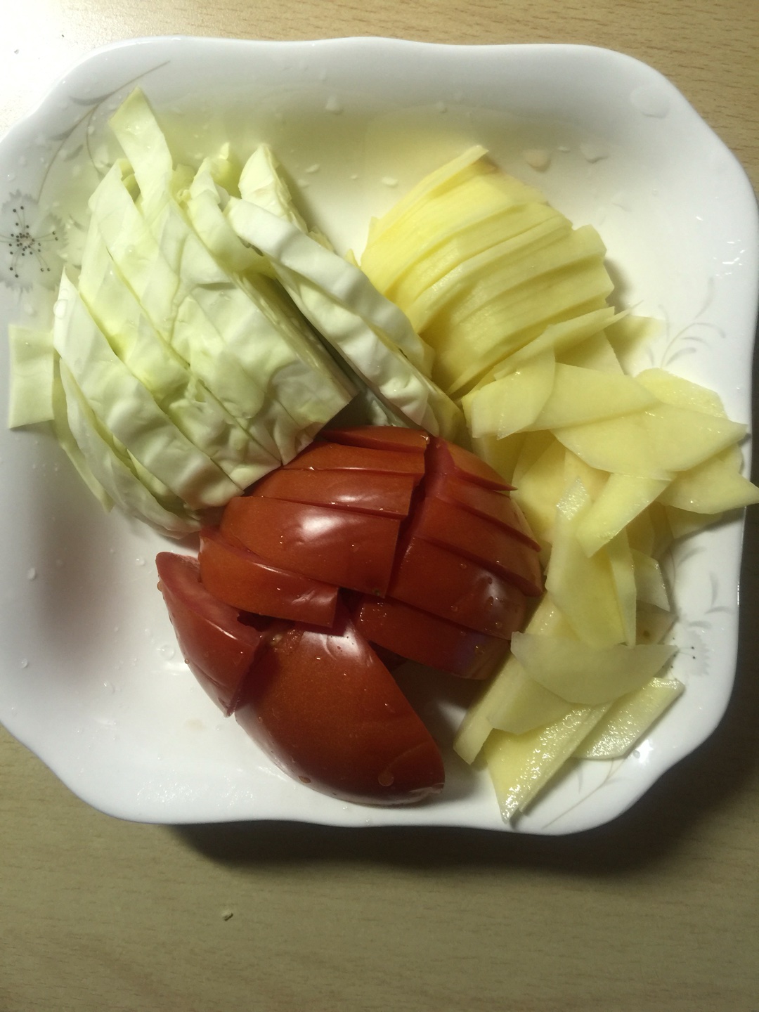 电饭锅大头菜柿子炖土豆的做法 步骤1