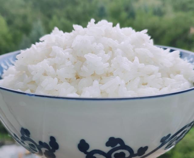 电饭煲焖米饭