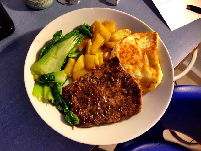 黑椒牛排（配土豆/鸡蛋，意面/蔬菜）