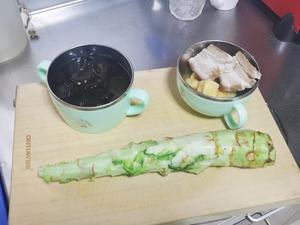 莴笋咸肉汤的做法 步骤1