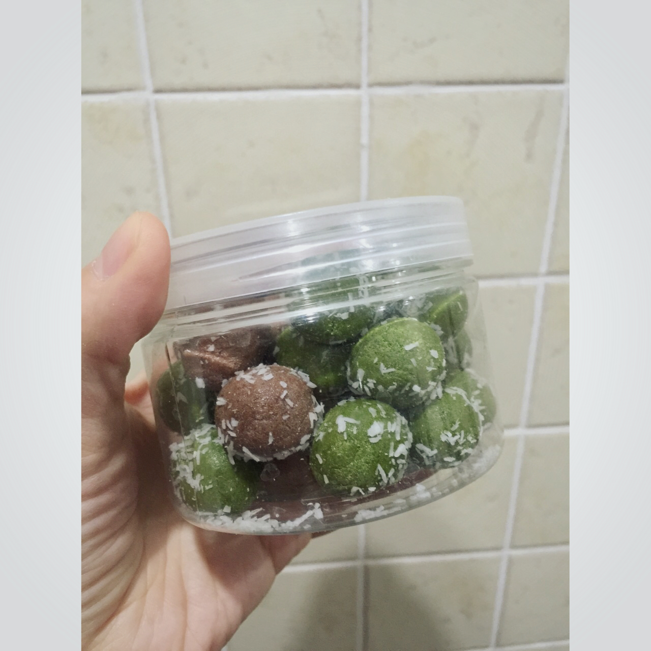 四种口味的五分钟牛乳糖—原味、巧克力、咖啡、抹茶