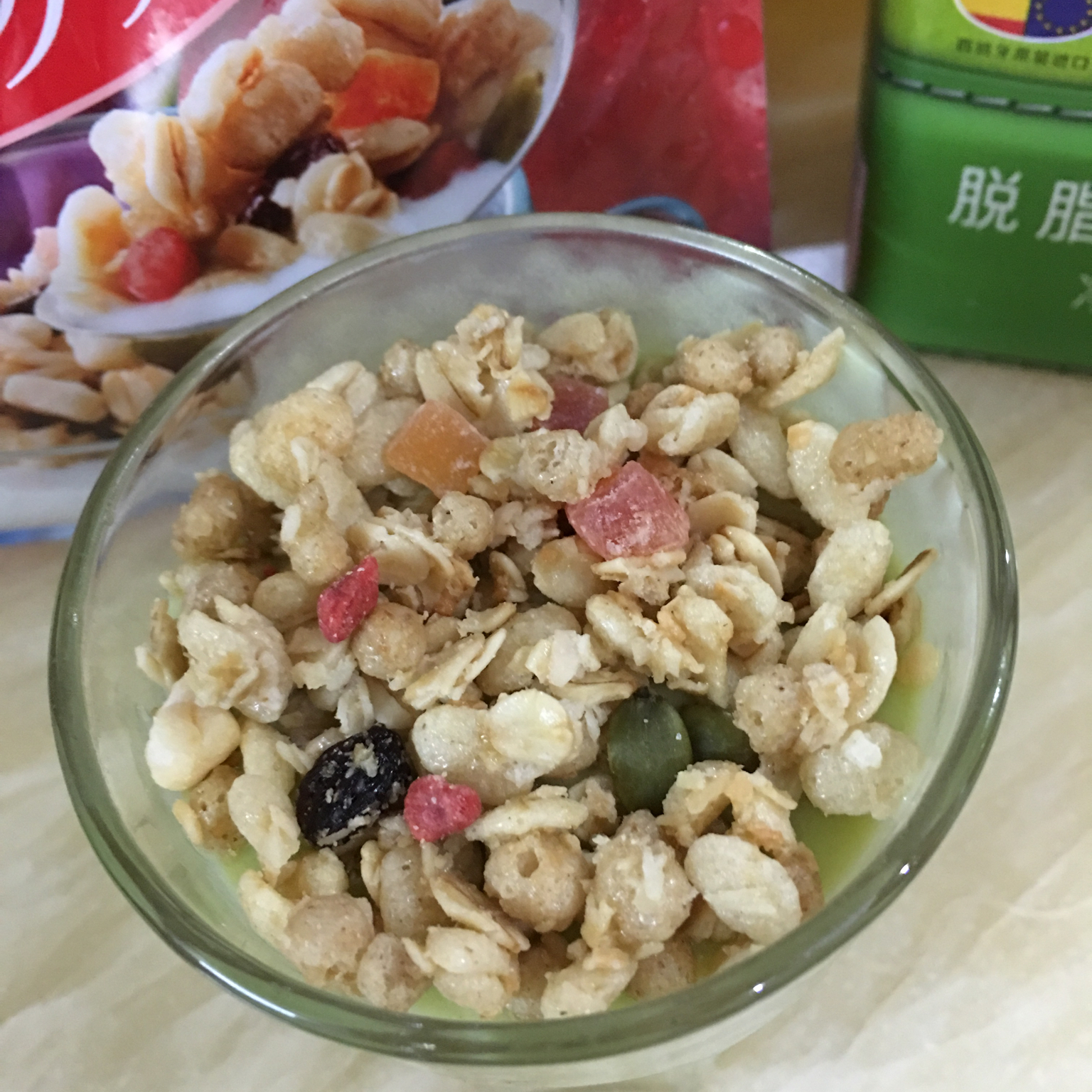 减肥餐－香蕉牛油果奶昔配卡乐B干果麦片