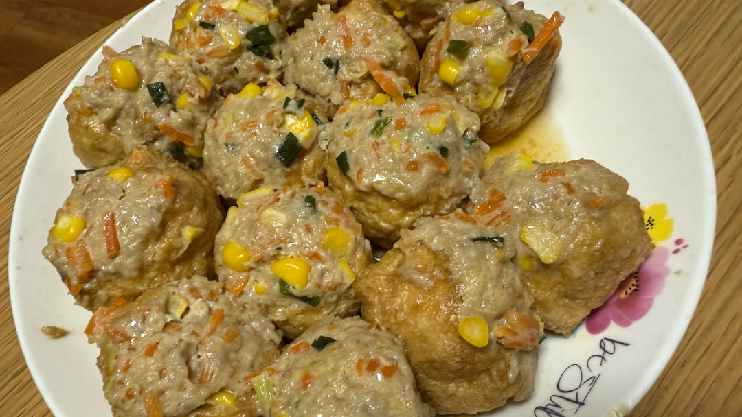 小朋友爱吃的饺子🥟
玉米胡萝卜猪肉馅～