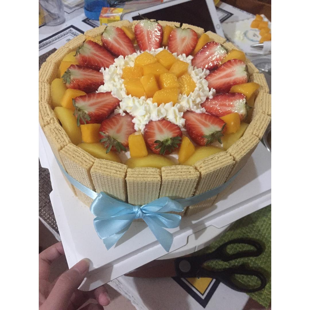 奶油水果装饰蛋糕
