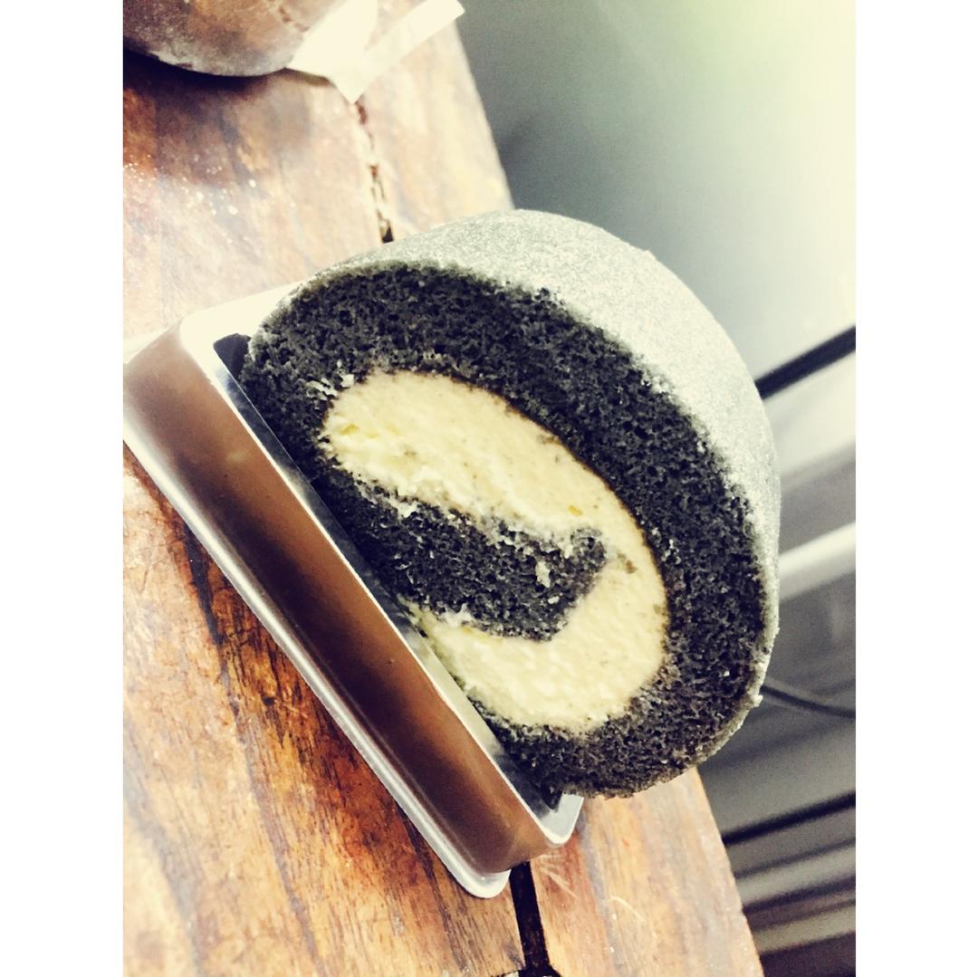 竹炭蛋糕卷