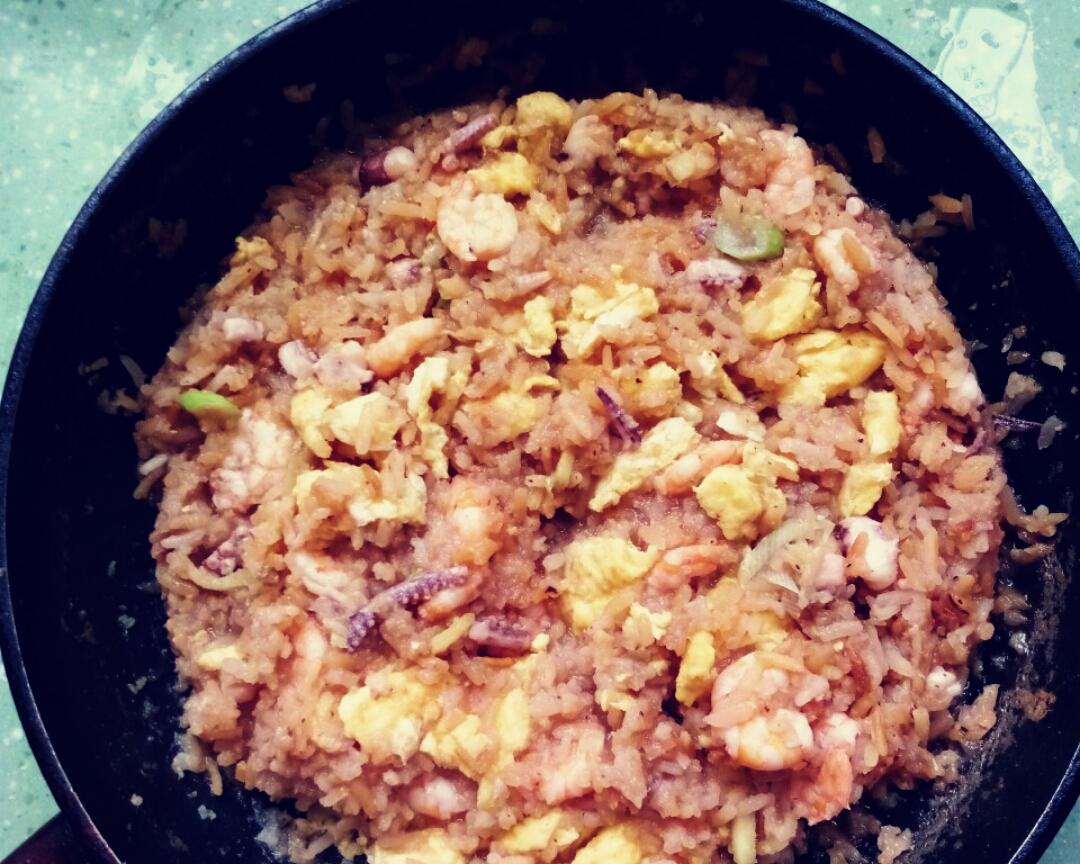 沸腾海鲜炒米的做法