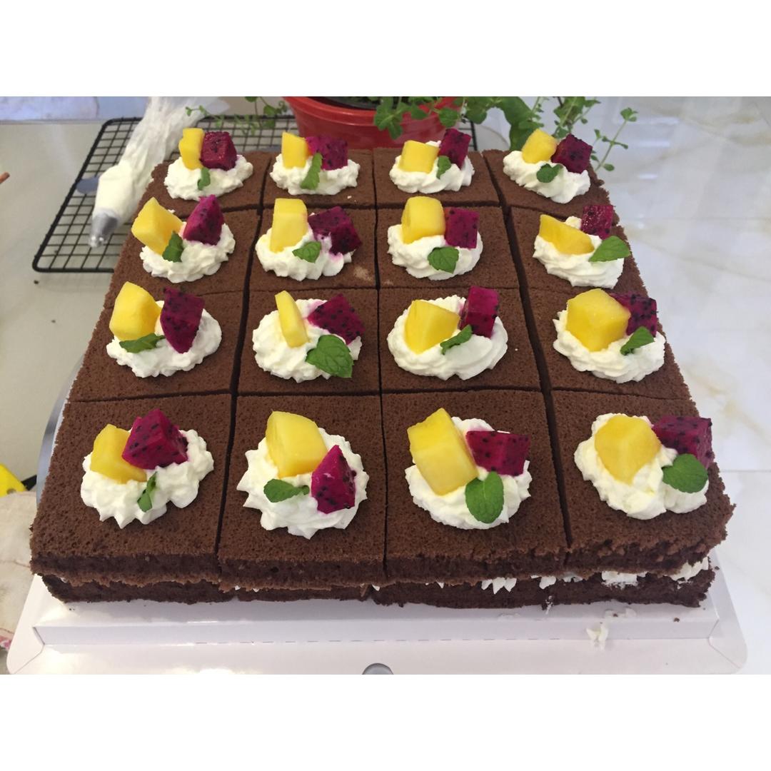 小溪瓜做的可可方形装饰蛋糕