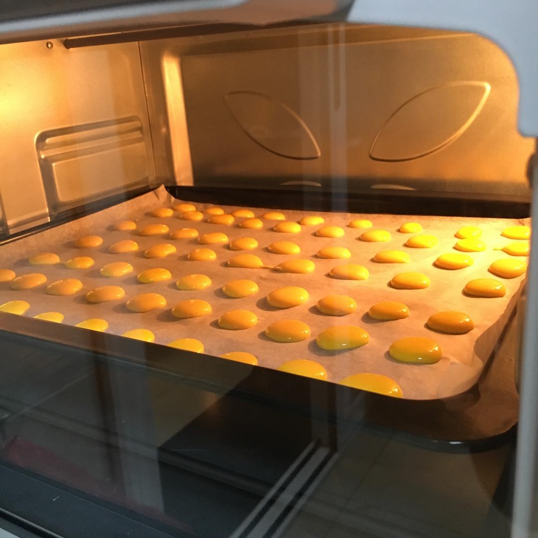 入口即化的无添加蛋黄溶豆