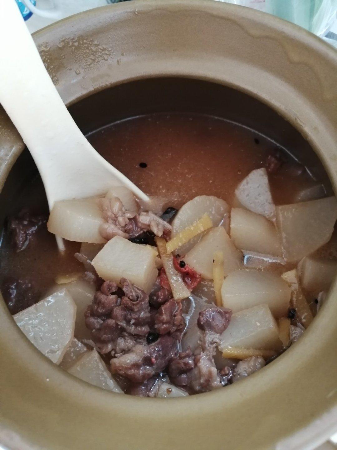 白萝卜炖牛腩