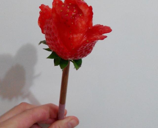 草莓玫瑰花的做法
