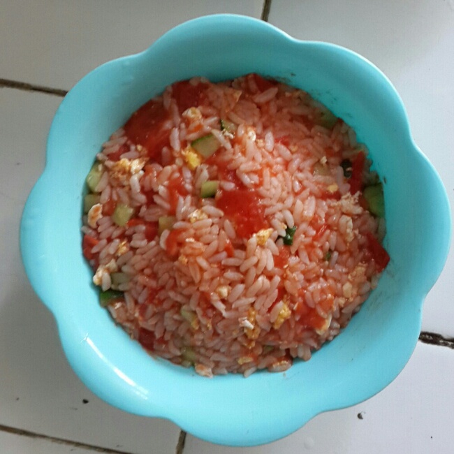 西红柿菜叶蛋炒饭
