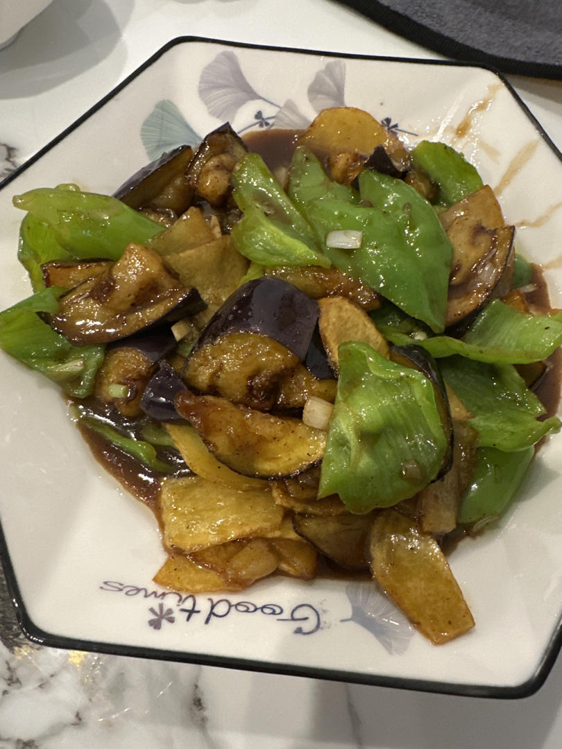地三鲜（茄子，土豆，青椒）