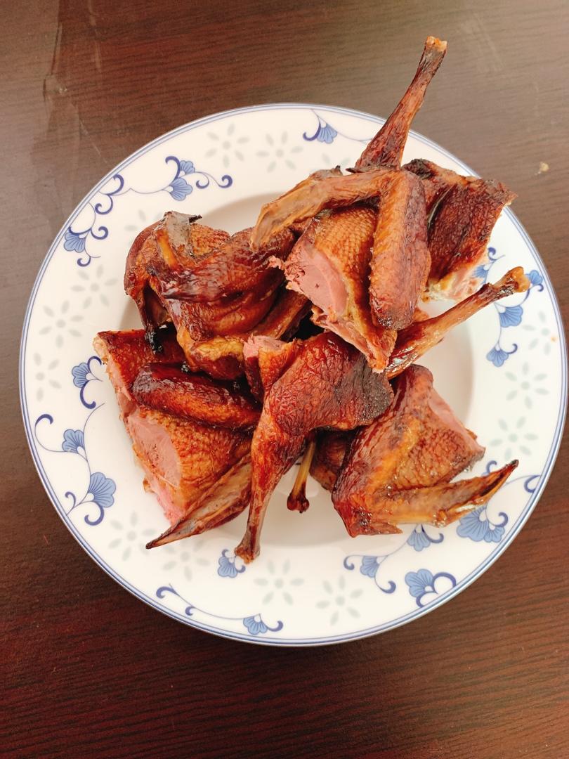 吮指脆皮烤乳鸽（自制酱汁版）