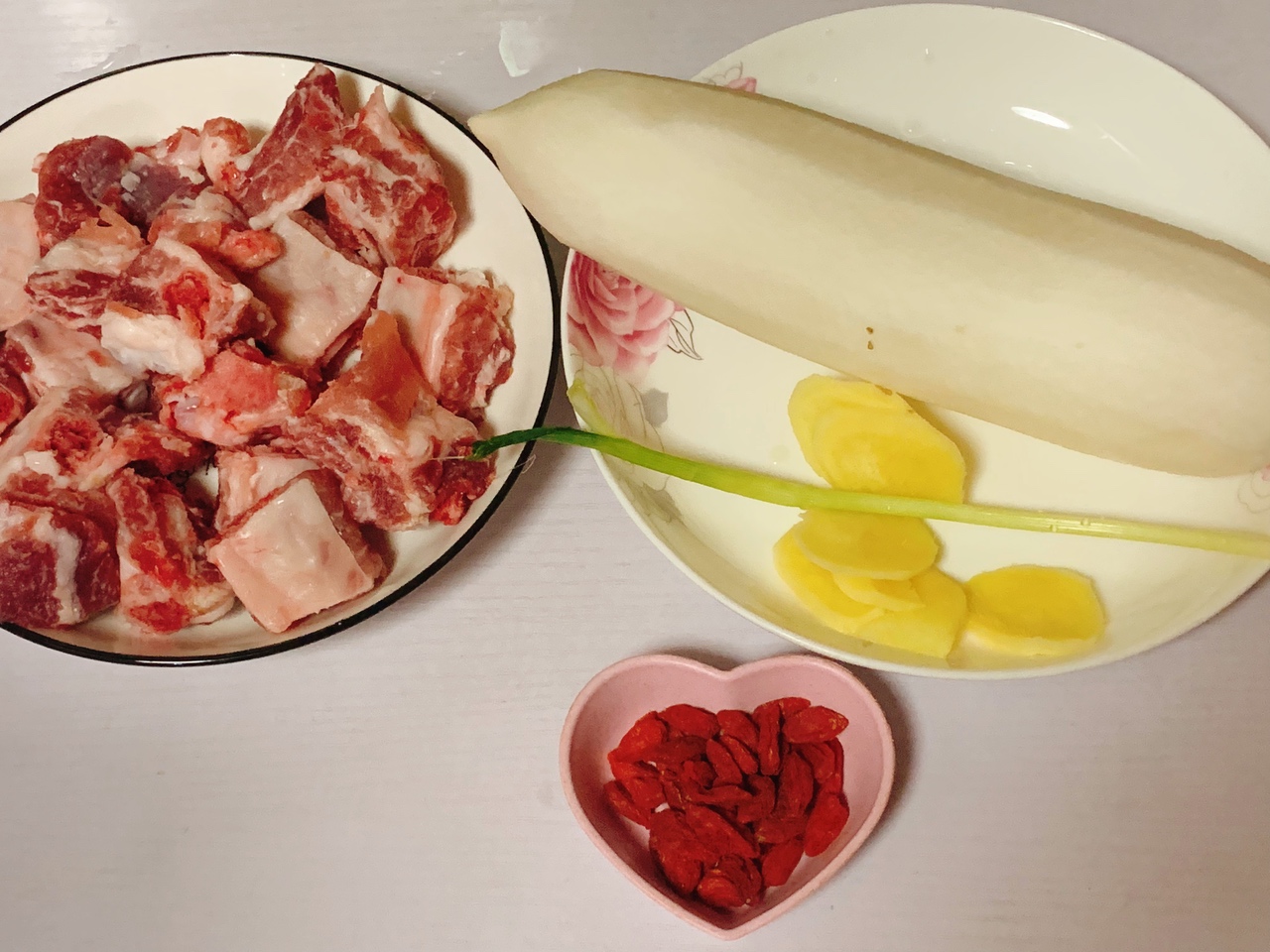 冬季养生汤❗️汤鲜味美～萝卜排骨汤的做法 步骤1