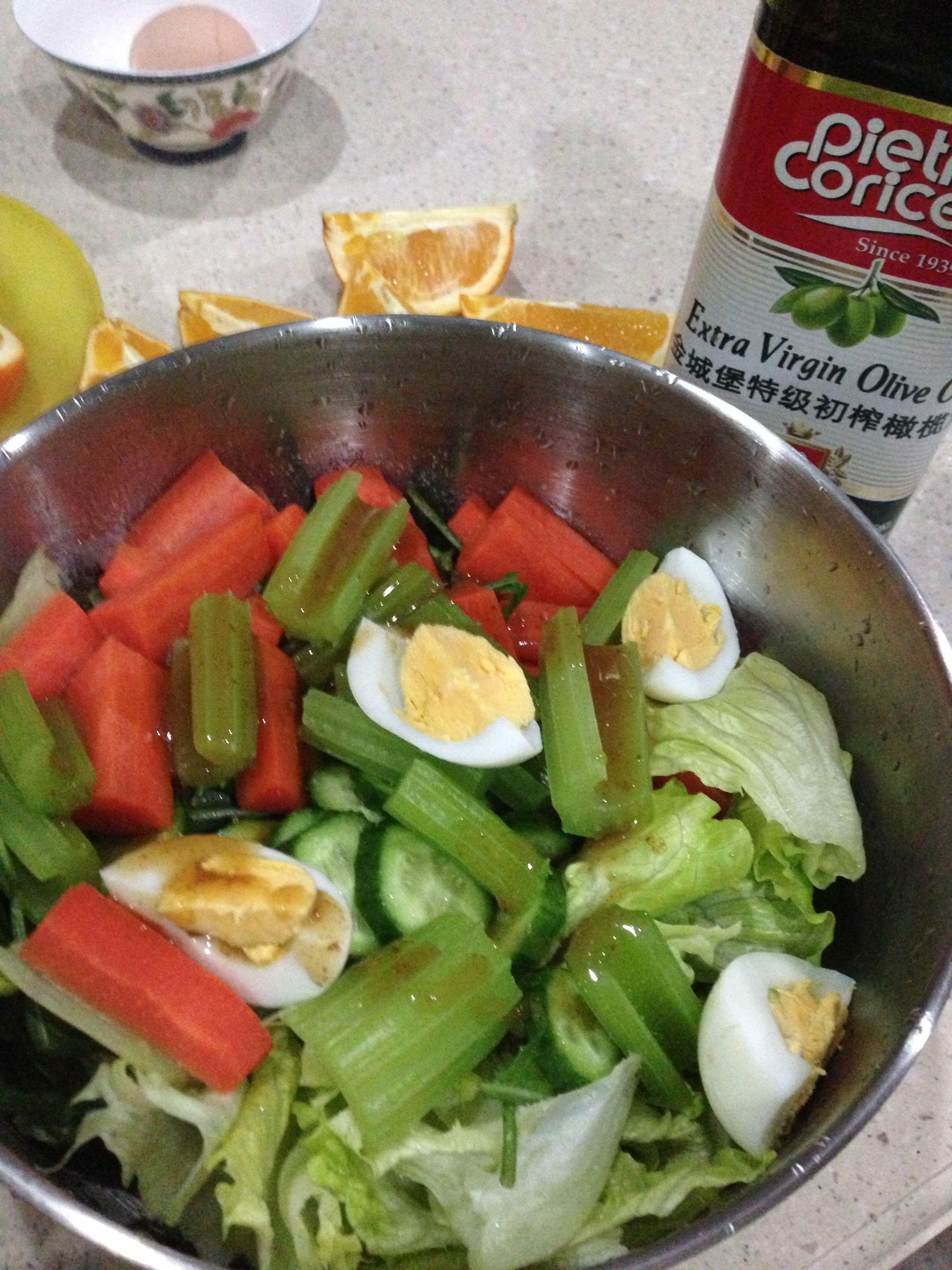 鸡蛋蔬菜色拉的做法