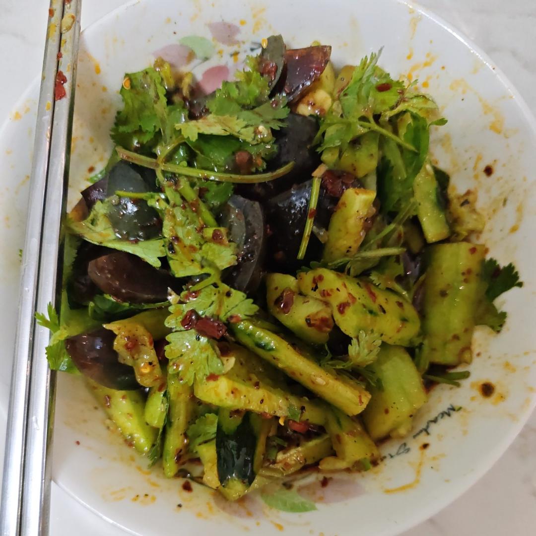 夏日开胃小凉菜“皮蛋拌黄瓜🥒”开胃减脂