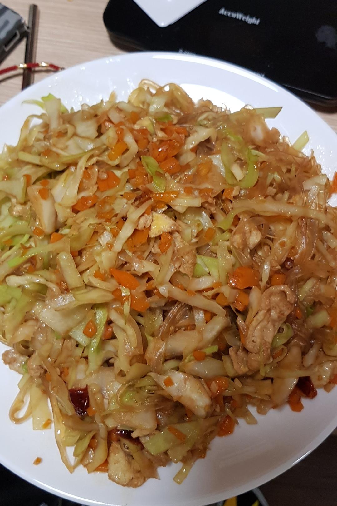 包菜粉丝炒鸡蛋