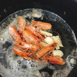 潮汕鲜虾螃蟹砂锅粥的做法 步骤4