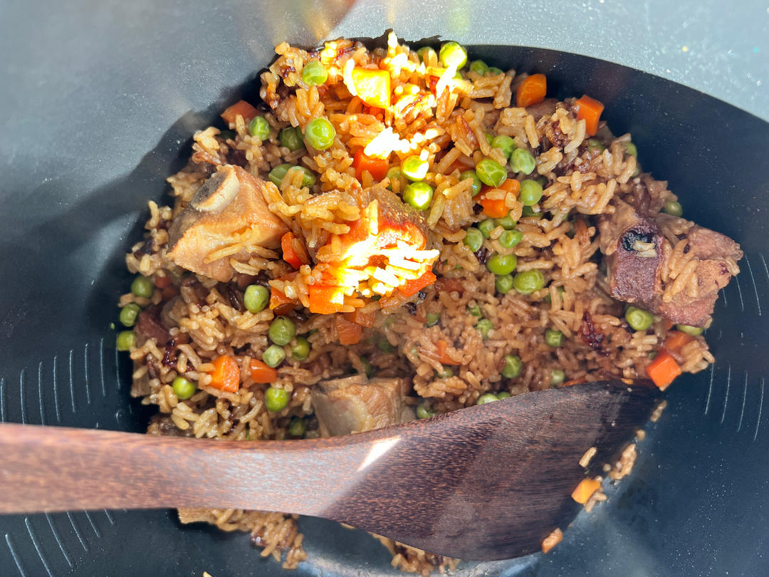 【排骨焖饭】