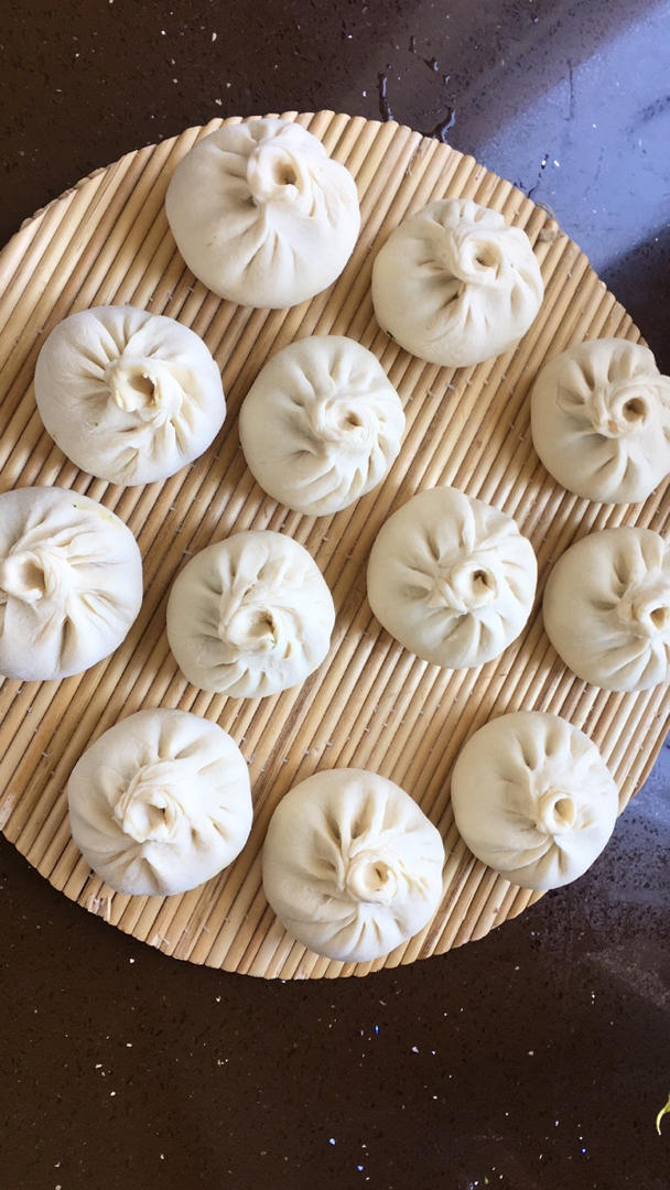 大美女妈妈做的美丽的提褶包包子的包法手法花纹视频