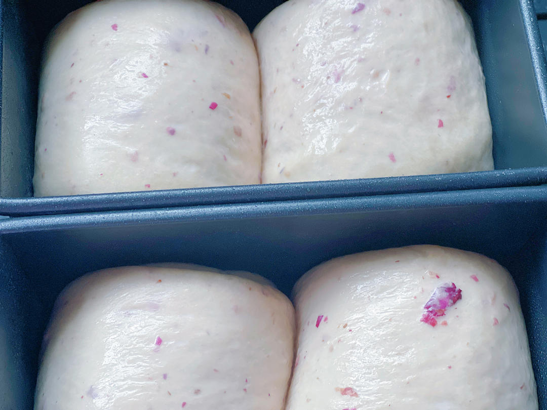 自带花香的玫瑰乳酪吐司