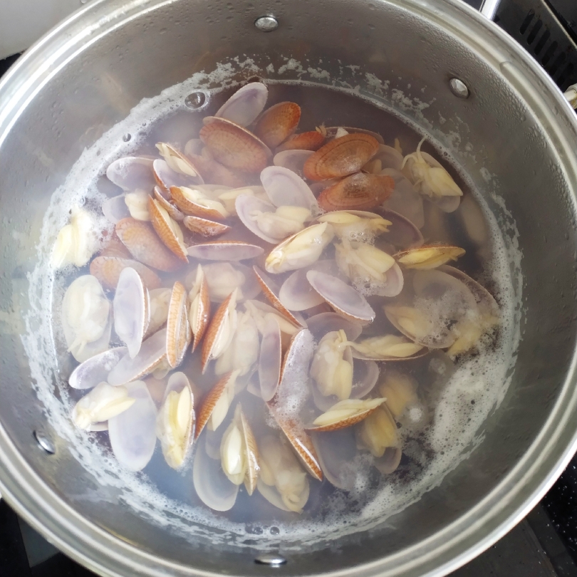 花蛤粉丝煲的做法 步骤3