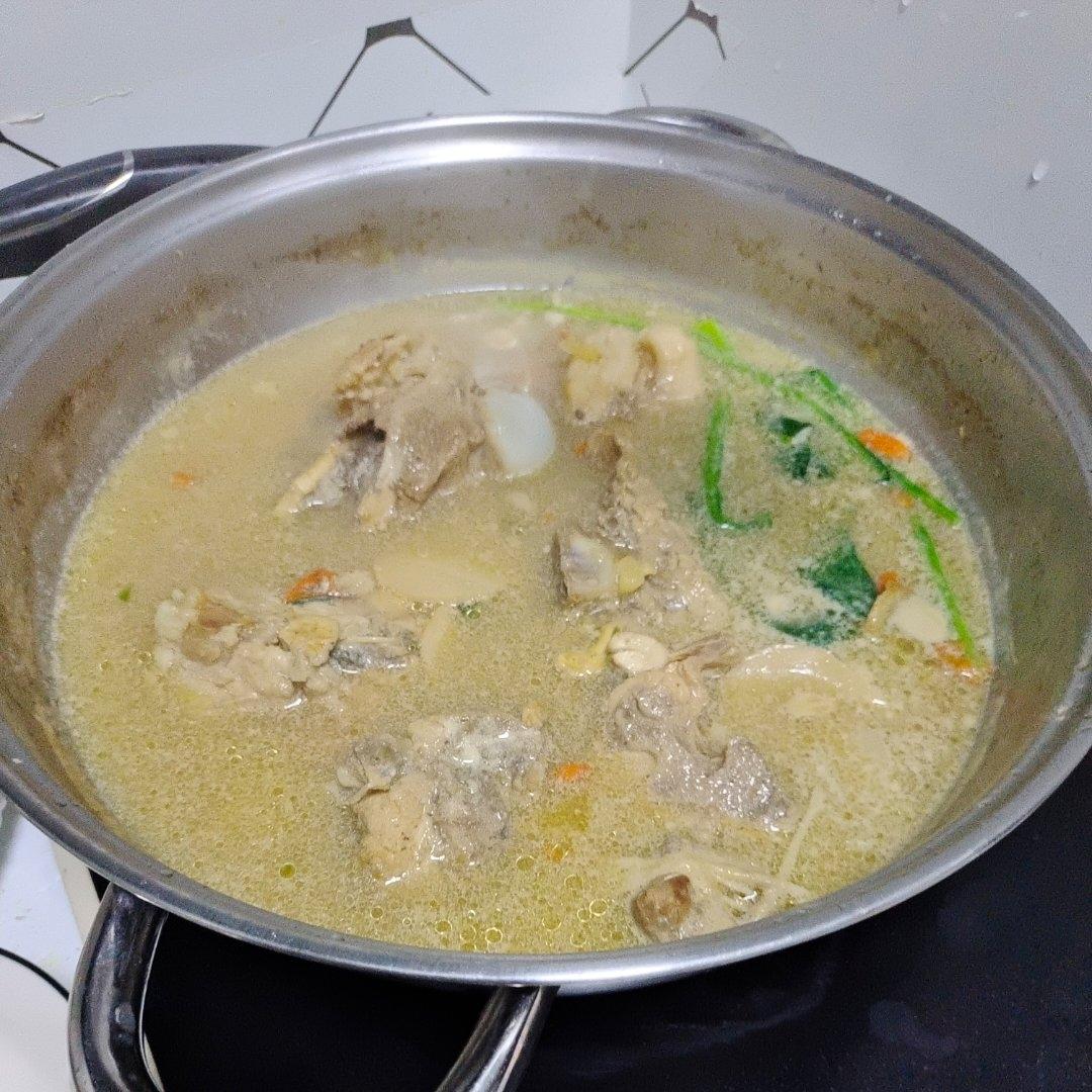 超鲜的猪骨汤可做火锅清汤